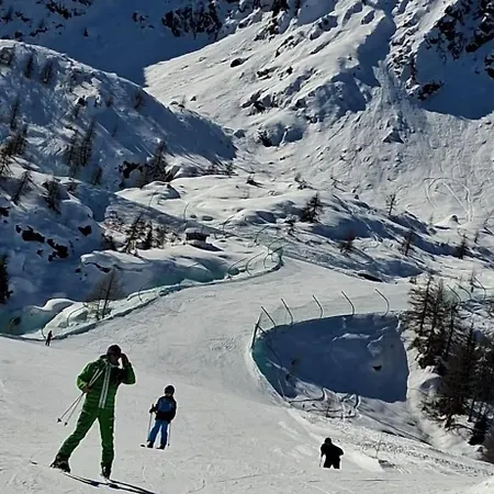 Giuly & Snow Relax Fronte Piste דירה *